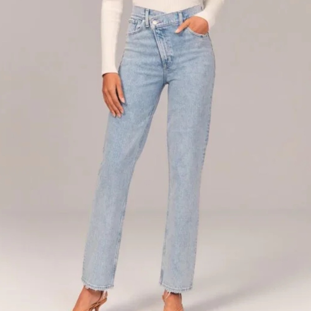 Abercrombie & Fitch ‘90 Straight Ultra High Rise Size 25